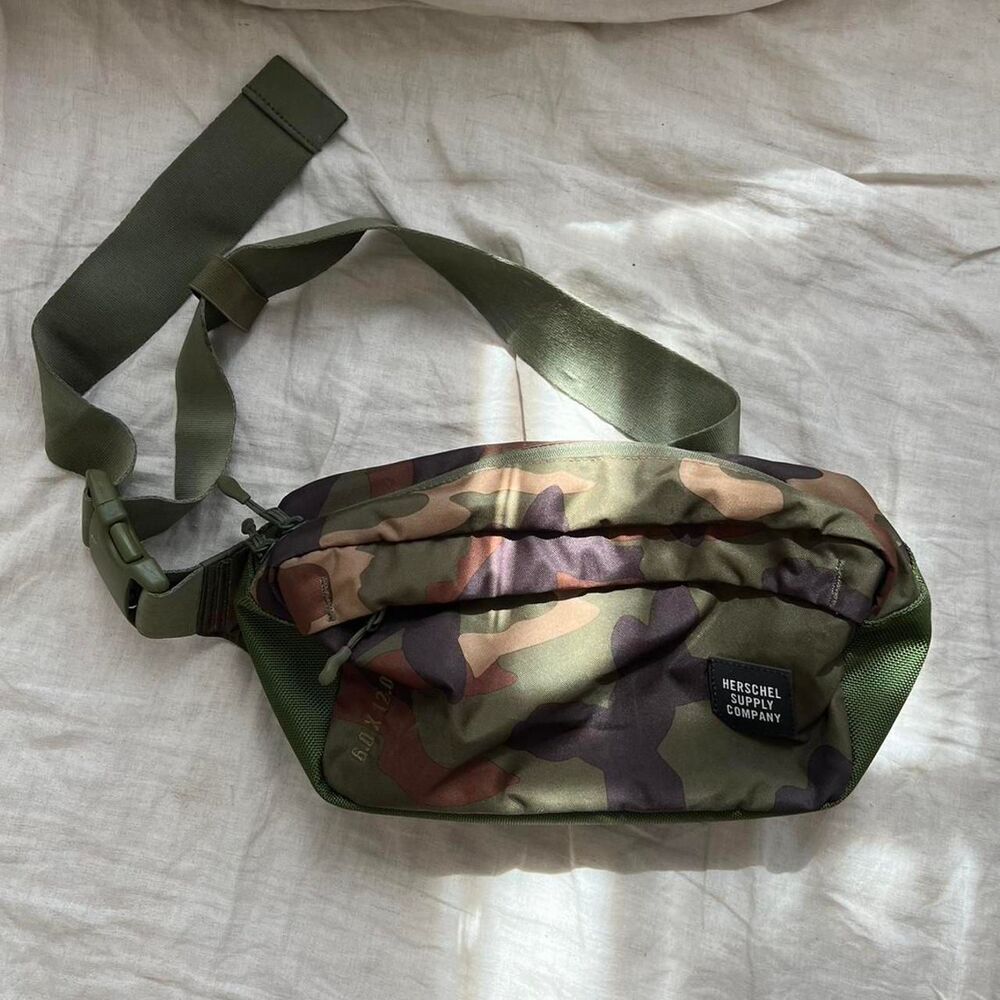 Herschel Men's Khaki and Green Bag